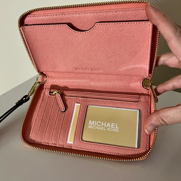 Micheal Kors Wallet - Picture 3 of 5